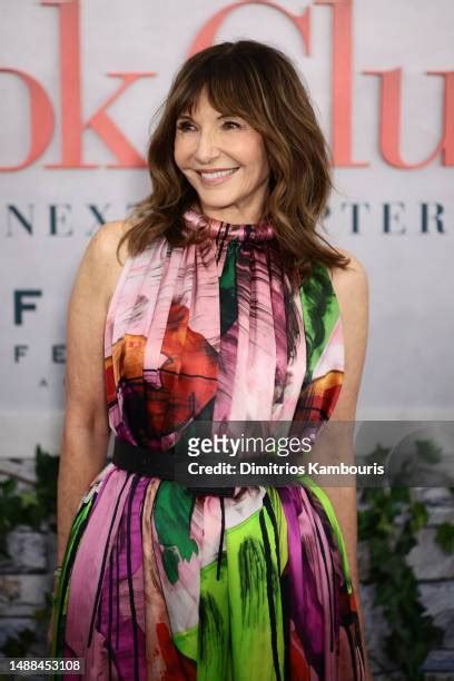 3,427 Mary Steenburgen Pictures